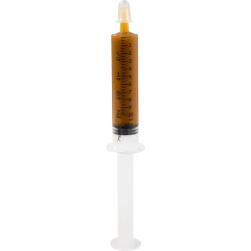 CO₂ hop extract in a transparent dosing syringe, filled with amber-colored botanical resin, isolated on a white background.